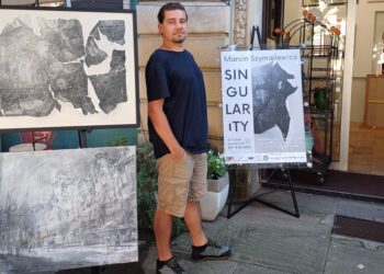 Biel, czerń i szarość. Wystawa „Singularity” Marcina Szymielewicza w Gdańsku