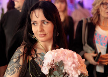 Przełamywanie barier poprzez twórczość. NikiTrsovia i jej tożsamość artystyczna