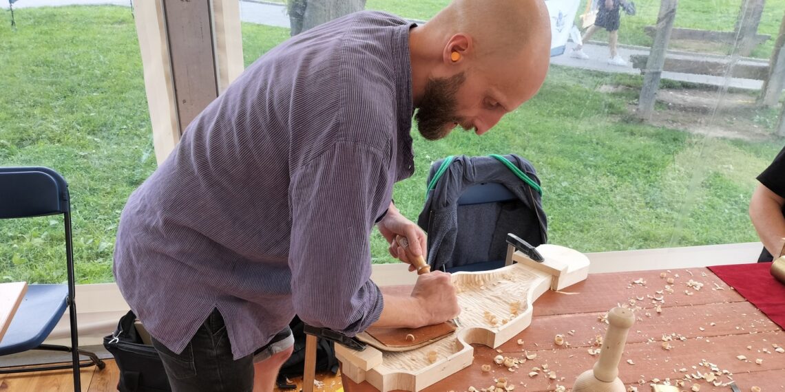 Czym zajmuje się i co tworzy lutnik? Zajrzyjcie z nami do warsztatu gdańskiego rzemieślnika Huberta Połoniewicza