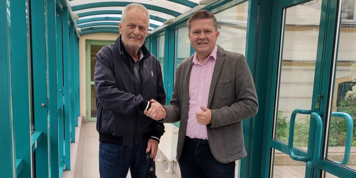 Rekordy oglądalności i zarobki dziennikarzy w czasach PRL. Janusz Trus w audycji „Facet na Luzie”