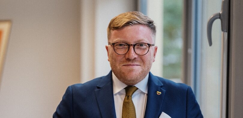 Polskie symbole narodowe podlegają ochronie prawnej. Co to oznacza? wyjaśnia dr Tomasz Snarski z Uniwersytetu Gdańskiego