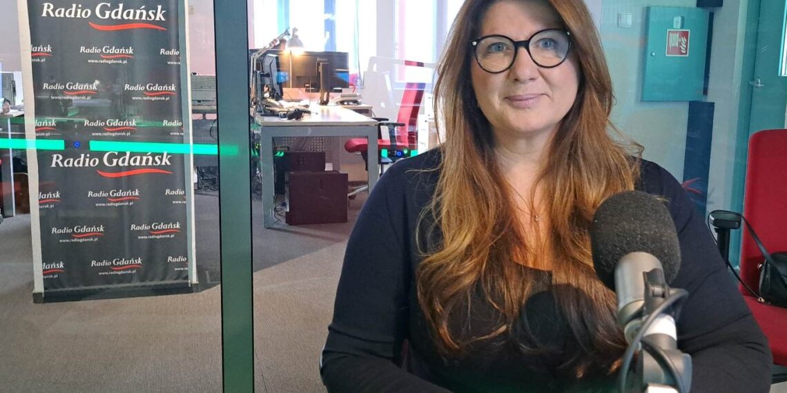 Lekarz obesitolog o nocnym podjadaniu: Lepszy kabanos niż coś słodkiego, ale najlepsza szklanka wody