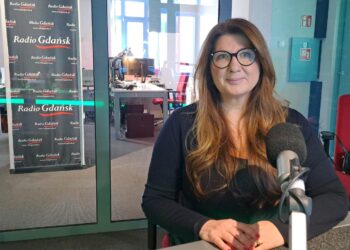 Lekarz obesitolog o nocnym podjadaniu: Lepszy kabanos niż coś słodkiego, ale najlepsza szklanka wody