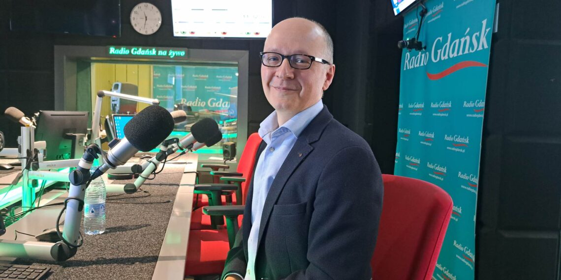 Osoba z zawałem w karetce ma EKG. Dzięki niemu kardiolog inwazyjny wie, która tętnica jest niedrożna i jak ma się przygotować na przyjęcie chorego