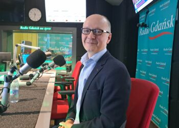 Osoba z zawałem w karetce ma EKG. Dzięki niemu kardiolog inwazyjny wie, która tętnica jest niedrożna i jak ma się przygotować na przyjęcie chorego