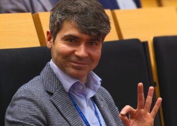 Naukowiec, który płynie na falach wiedzy. Dr Maciej Grzybek i jego liczne pasje