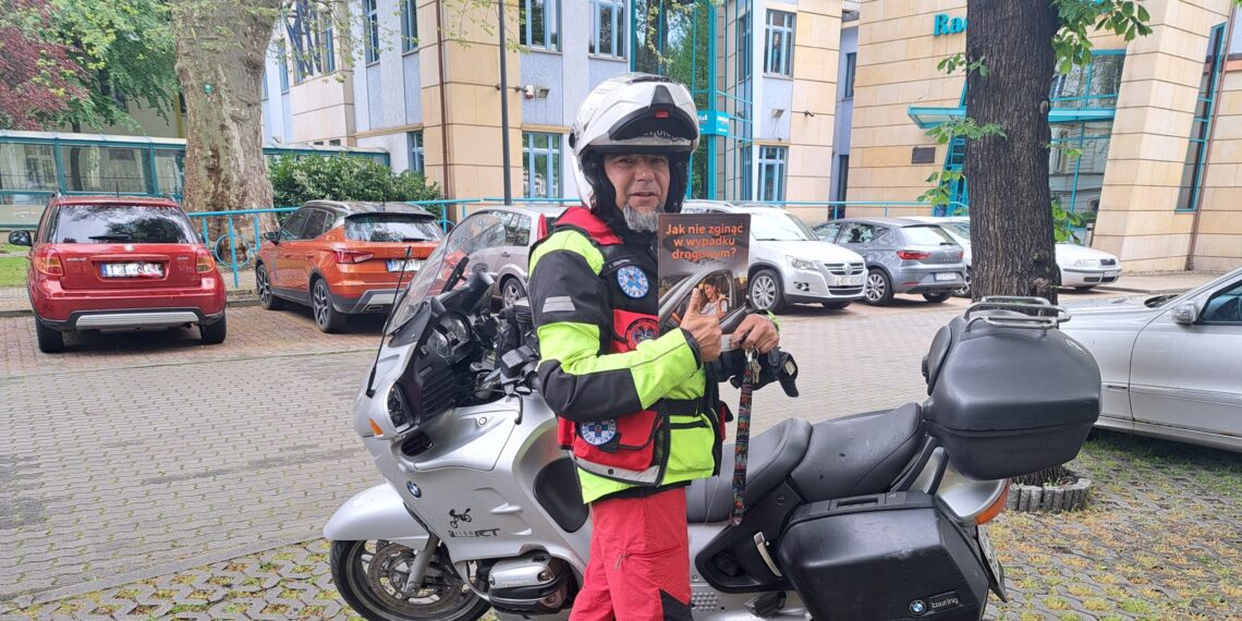 „Pierwsza pomoc jest niechcianym dzieckiem”. Rozmowa z ratownikiem drogowym o bezpieczeństwie