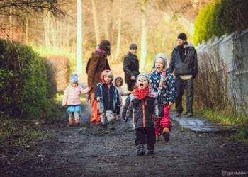 Przedszkole w jurcie, jurta w lesie. Moda na leśne przedszkola pojawia się w Polsce