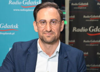 Polacy dostają pracę po znajomości? Ekspert o wynikach raportu Grupy Progres