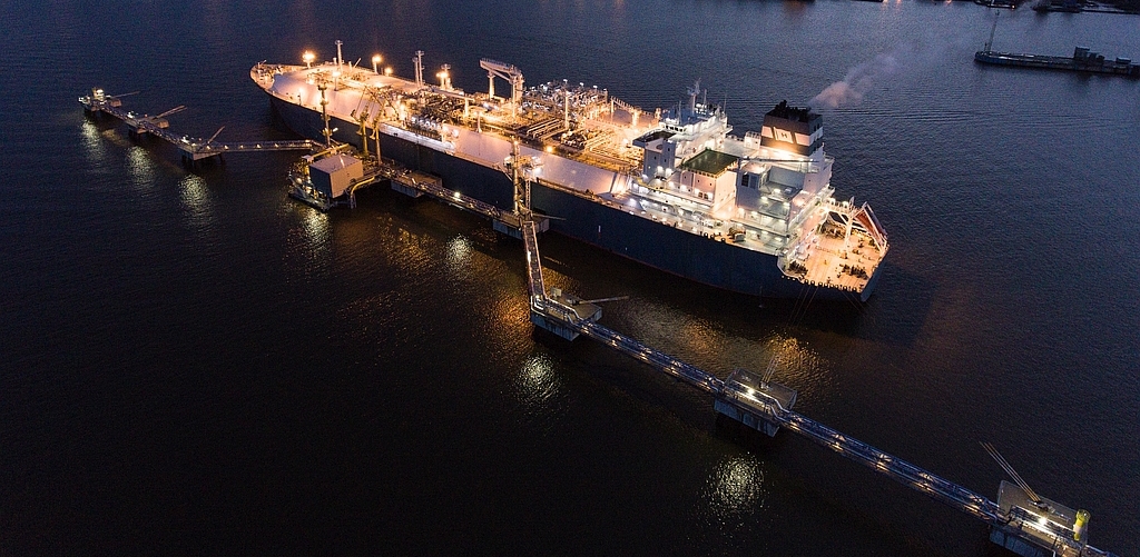 Pływający terminal LNG w Gdańsku coraz bliżej. „To pozwoli budować hub energetyczny w porcie”