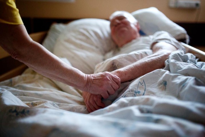 Nigdy na łożu śmierci nie będziesz żałował dnia, w którym spóźniłeś się do pracy – można usłyszeć od prawdziwie chorych