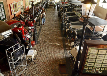 Zabytkowe auta, które wymagają specjalnego traktowania. Odwiedziliśmy Gdyńskie Muzeum Motoryzacji