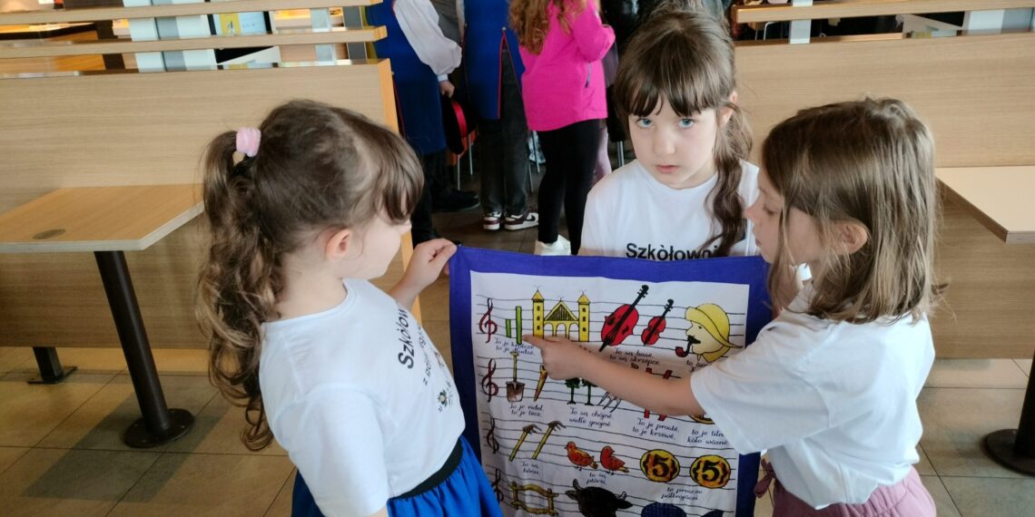 Była muzyka i turniej bùczki. Szkoła w Redkowicach obchodziła Dzień Kaszubski [POSŁUCHAJ]