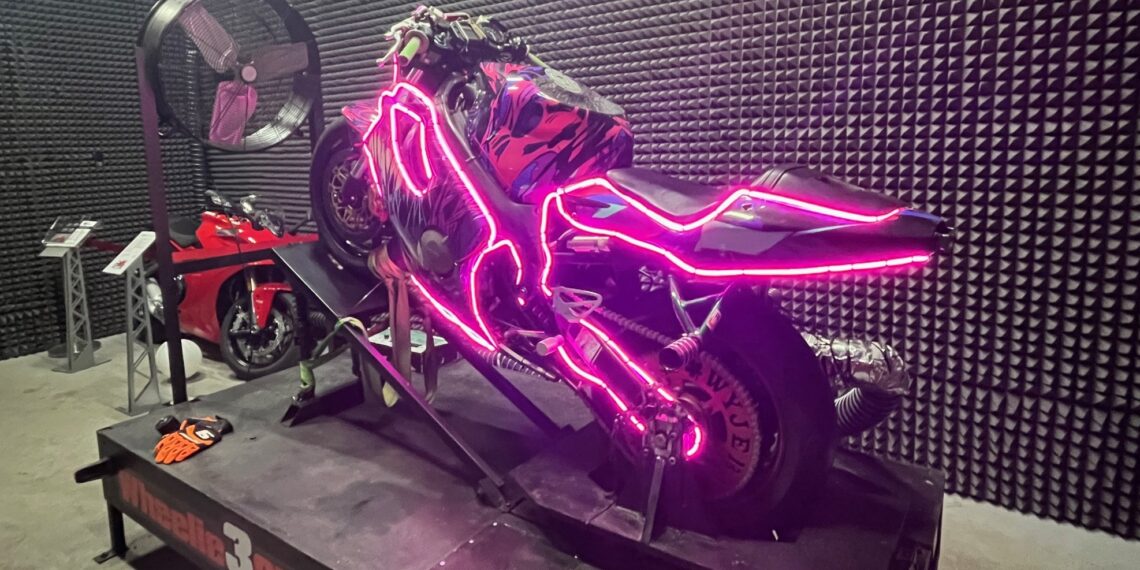 To miejsce jest ewenementem. Pod Gdańskiem można spróbować jazdy motocyklem na jednym kole