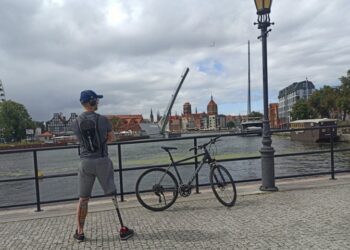 ’- Czasami dzieci pytają gdzie Pan zostawił nogę? Krystian Janelt o codzinnym dystansie do siebie i rowerowym do pracy