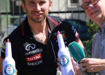 Krzysztof Drabik chce przejść przez całe wybrzeże żonglując butelkami