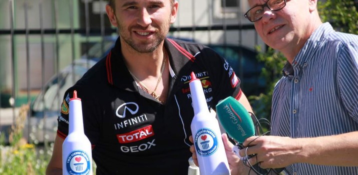 Krzysztof Drabik chce przejść przez całe wybrzeże żonglując butelkami