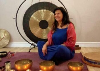 Telewizja karmi nas niepokojem, ona jej nie ogląda, muzyka przenosi ją w łagodne wymiary