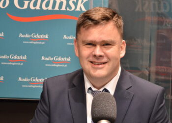 Rząd dofinansuje fotowoltaikę w blokach. Prezes WFOŚiGW mówi, jakie korzyści odniosą wspólnoty