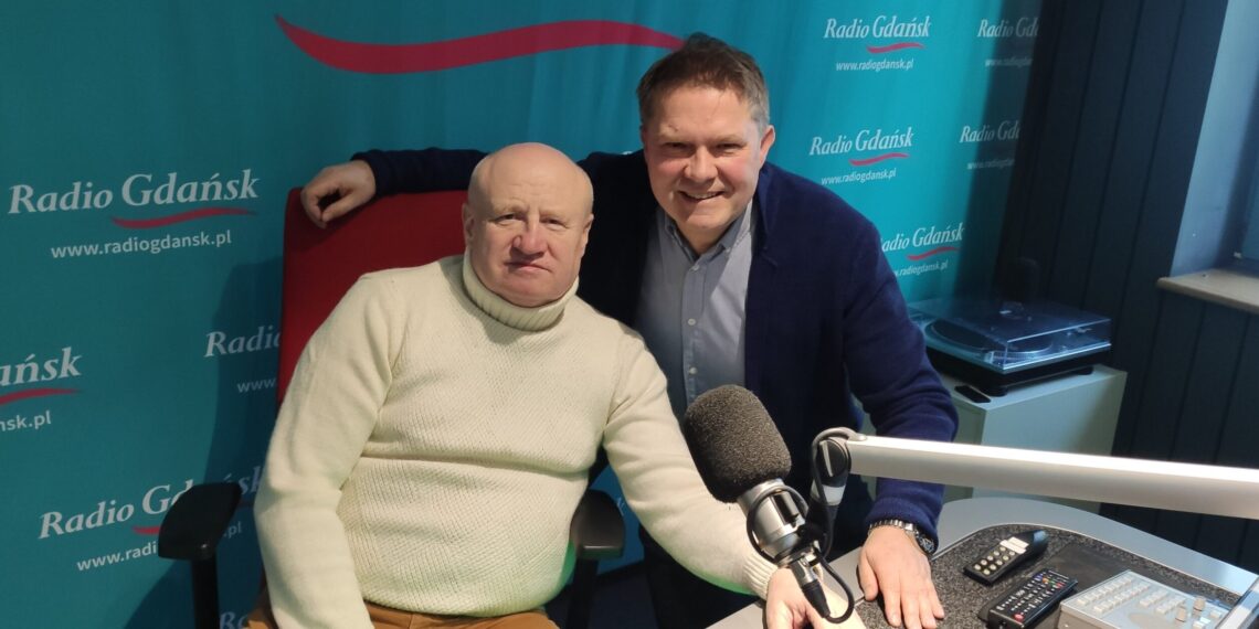 Od detektywistycznych marzeń, przez dziennikarstwo, do pisania powieści – droga Macieja Siembiedy