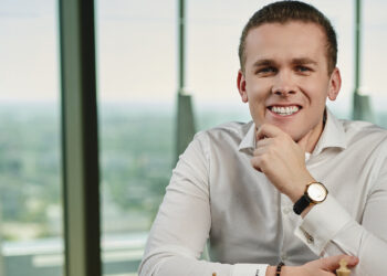 Rodzice coraz częściej wysyłają dzieci na szachy. To najbardziej cieszy Michała Kanarkiewicza