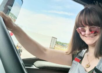 Kiedyś pracowała w korporacji, później jeździła śmieciarką. Dziś wozi cysterną paliwo lotnicze