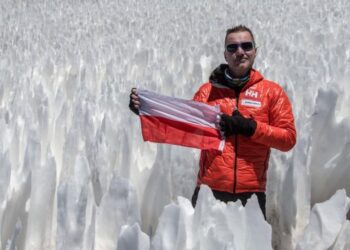 Jak wejść po 80 latach na najwyższy wulkan świata? Ekstremala ekspedycja śladami polskich pionierów