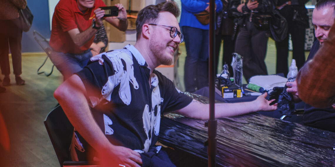 „Chciałbym zostać Robertem Makłowiczem współczesnej sztuki”. Wystawa Filipa Ignatowicza w Sopocie