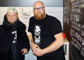 Pan Baleron jest dośc spory, ale organizuje „najmniejszy koncert świata”. Bilety idą jak woda nawet po 450 złotych