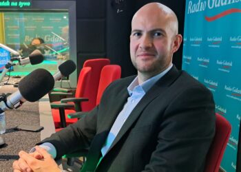 Nasz słuch pogarsza się wraz z wiekiem. Otolaryngolog: „Najpierw przestajemy słyszeć wysokie częstotliwości”