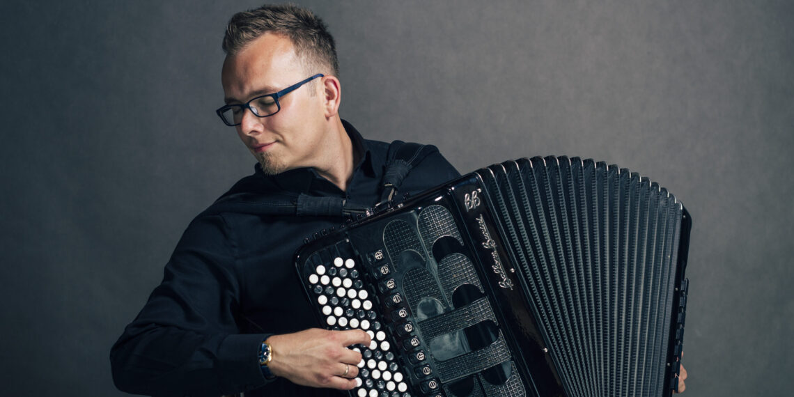 Paweł Zagańczyk z pasją tworzy muzykę akordeonową. Drugą jego miłością jest Gdańsk
