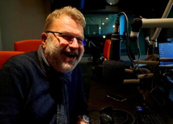 Śmiech to zdrowie. Radość warto praktykować – zaleca psycholog Piotr Ławacz