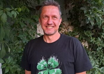 Zwykły krawężnik to często przeszkoda nie do przebycia. O migracji płazów opowiada Piotr Zięcik