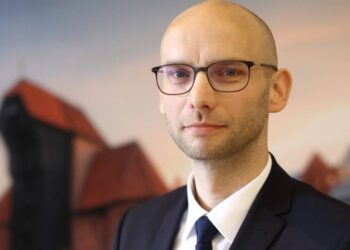 Nowe zasady zbiórki tekstyliów generują problemy. Ekspert wskazuje na kolejny