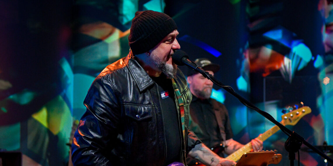 Nie umiał podrywać dziewczyn, dlatego miał dużo czasu na gitarę. Piotr Łukaszewski w audycji „Facet na luzie”