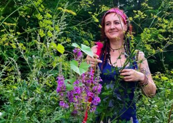 Jak psy węszą w czasie i jak rozmnażają się grzyby – niebanalne opowieści Salci Hałas