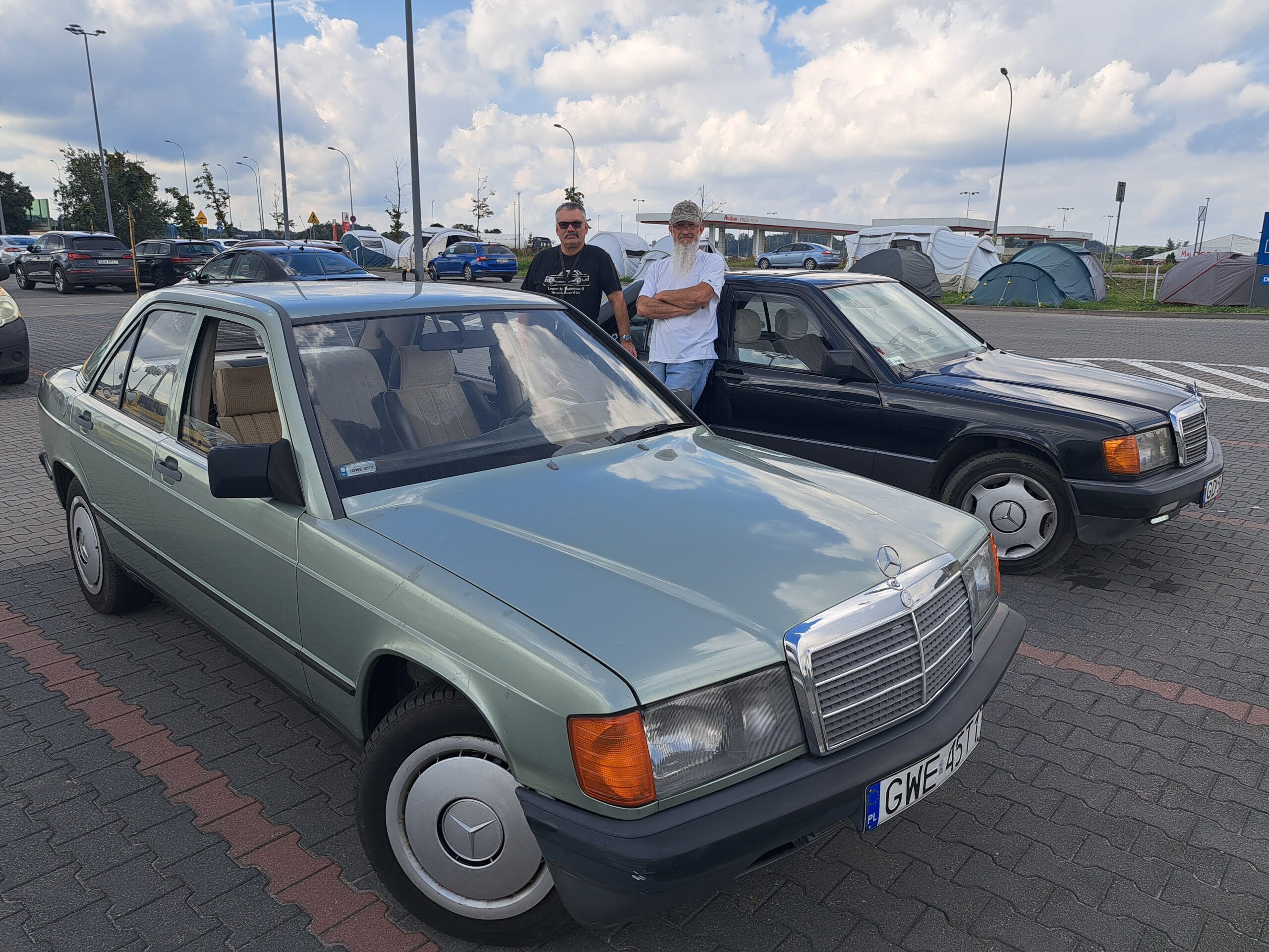 Sławek i Jarek - szczęśliwi właściciele 190-tek spod znaku Mercedesa
