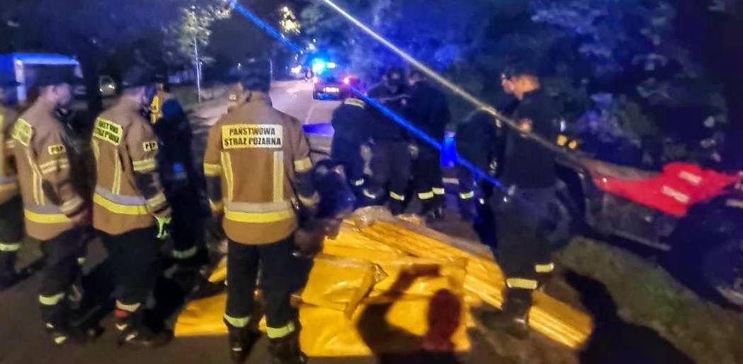 Pomorscy strażacy z pomocą na południu Polski. „Dosłownie wszystko jest pozalewane”