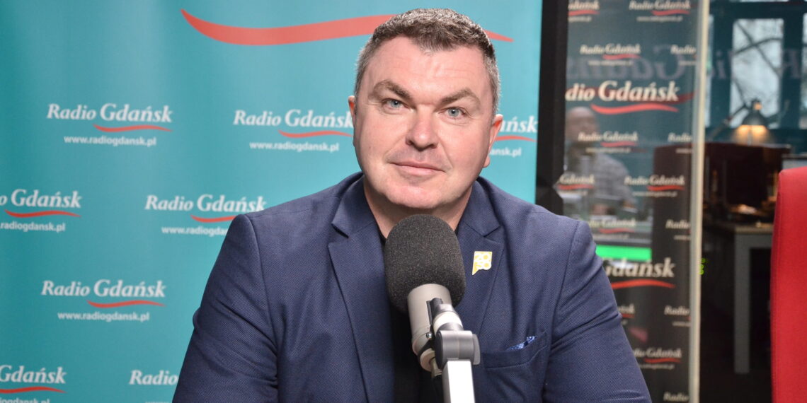 Szymon Hołownia studiował na Collegium Humanum? Szef Polski 2050 na Pomorzu: „To fake news”