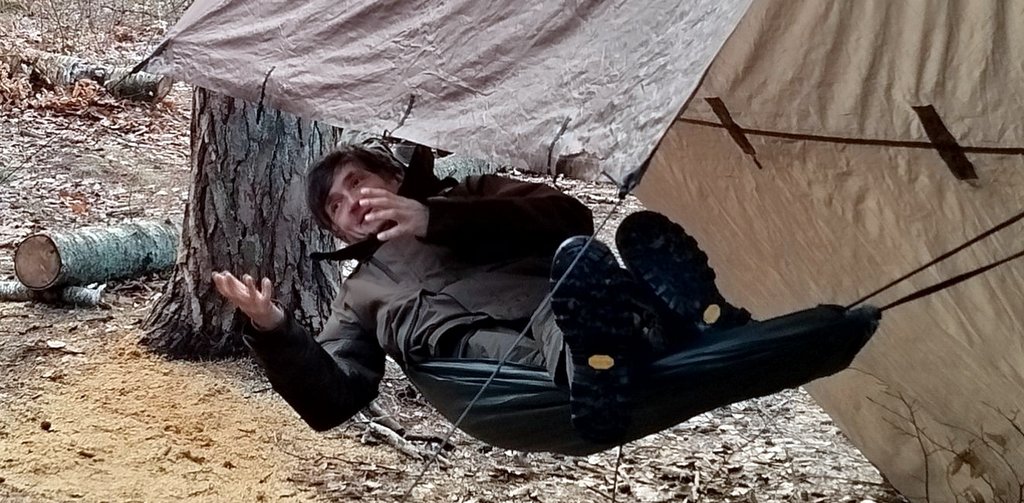 Nocowanie w lesie to bliski kontakt z naturą i jeszcze bliższy z samym sobą