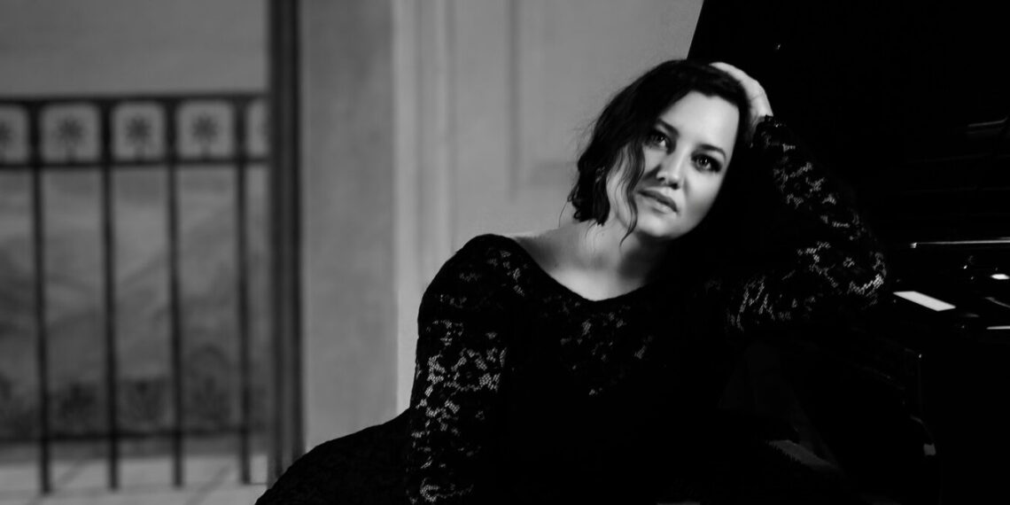 Uczy muzyki, śpiewa, gra i tworzy. Agata Jasińska-Krajnowska w audycji „Jestem z Pomorza”