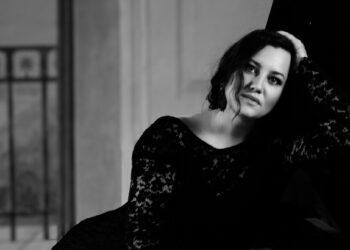 Uczy muzyki, śpiewa, gra i tworzy. Agata Jasińska-Krajnowska w audycji „Jestem z Pomorza”