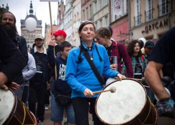 „Ze śmiercią oswoiła mnie babcia.” Rozmowa z Aromą dla której zagrają Reni Jusis i Golden Life