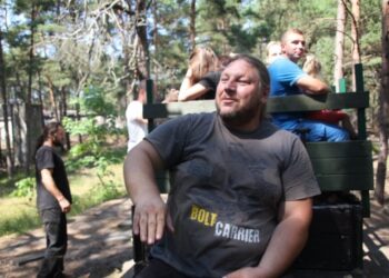 Proszę wsiadać drzwi zamykać. Helską wąskotorówką ruszamy w podróż bez granic