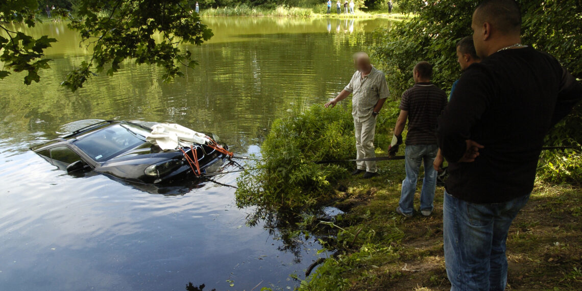 Samochody popowodziowe na sprzedaż. Pułapka czy okazja?