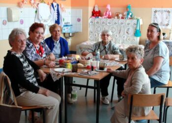 To jak szkolne kolonie dla dorosłych. W Bytoni twórcy ludowi mieszkają i pracują w szkole