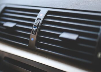 Zbliżają się gorące dni. Klimatyzacja w samochodzie – o czym nie zapomnieć?