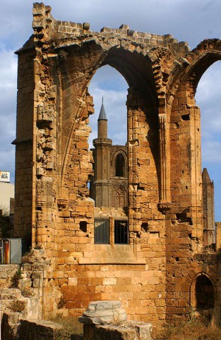 Andrzej Pasławski – tam gdzie za zasiekami truskawki rosną na drzewach