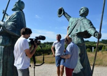 Dziwna pielgrzymka. Jan Czarlewski szedł tyłem do Santiago de Compostela.