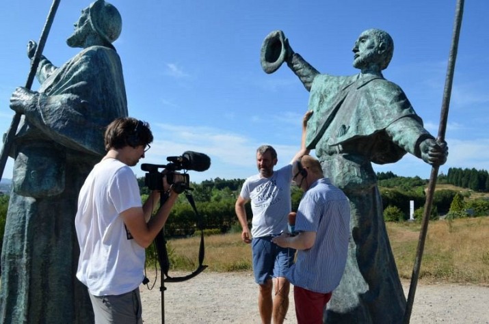 Dziwna pielgrzymka. Jan Czarlewski szedł tyłem do Santiago de Compostela.